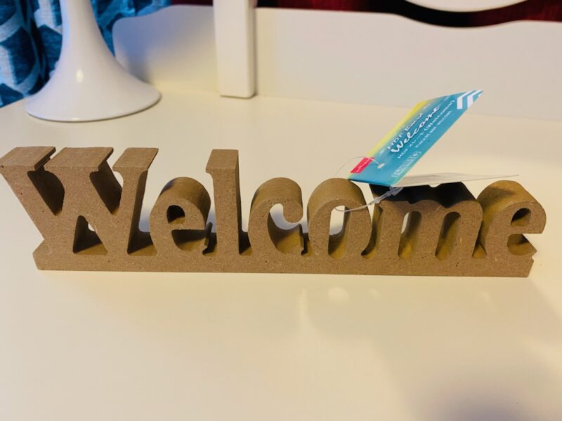 100均でウェルカムボードを手作りして玄関をおしゃれに 簡単な組み合わせで大変身インテリア A La Mari ブログ